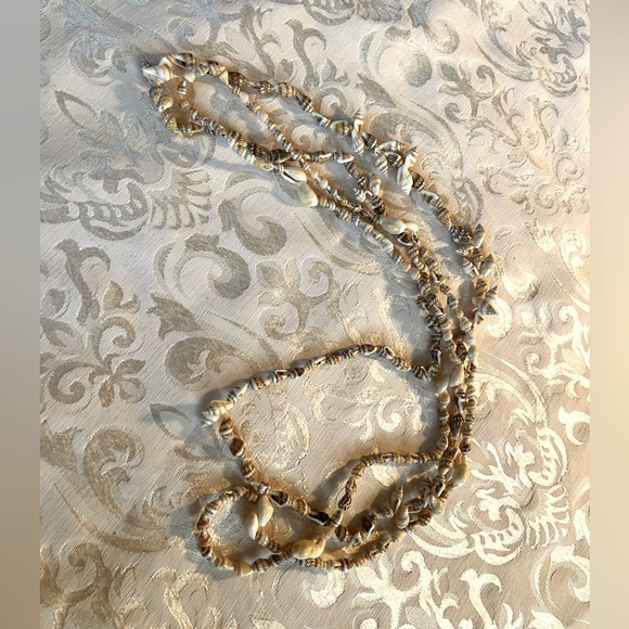 A pair of sea shell necklace - Picture 3 of 3